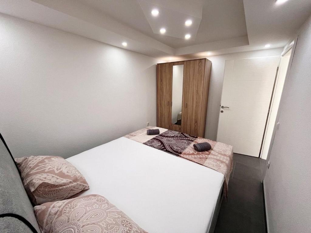 Postel nebo postele na pokoji v ubytování Apartments Mešić