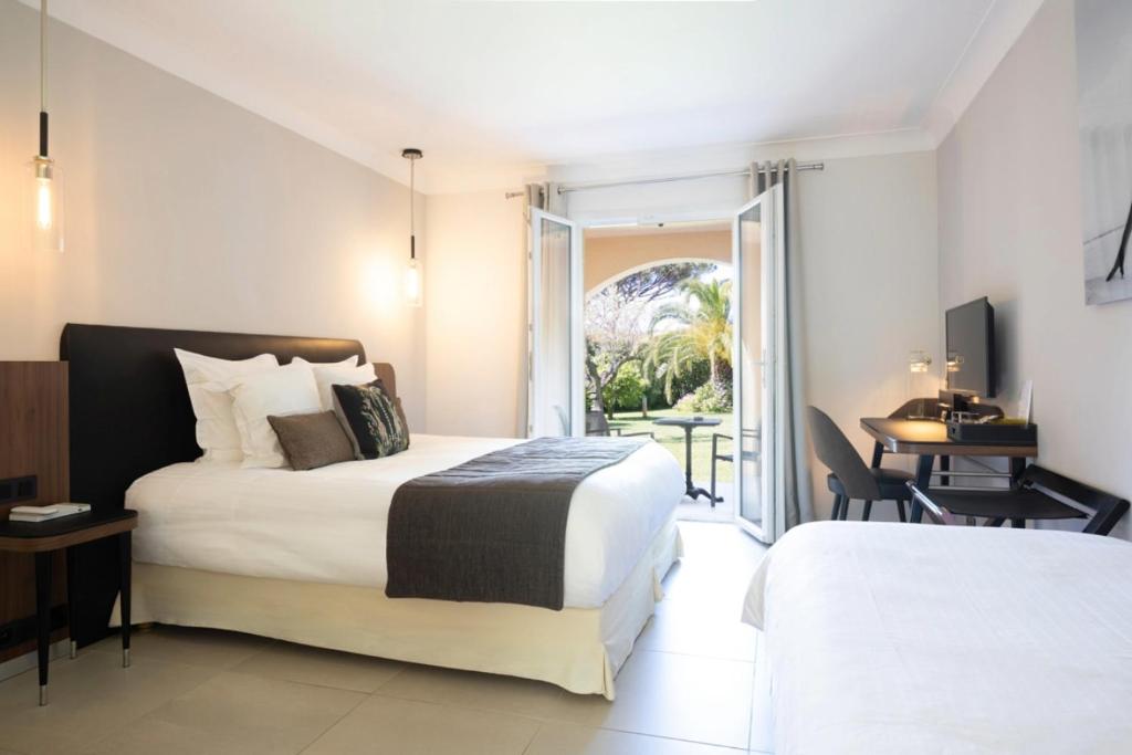 Кровать или кровати в номере Hotel La Garbine