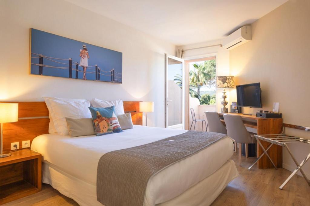 Кровать или кровати в номере Hotel La Garbine