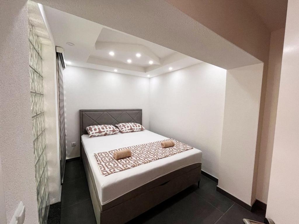 Postel nebo postele na pokoji v ubytování Apartments Mešić