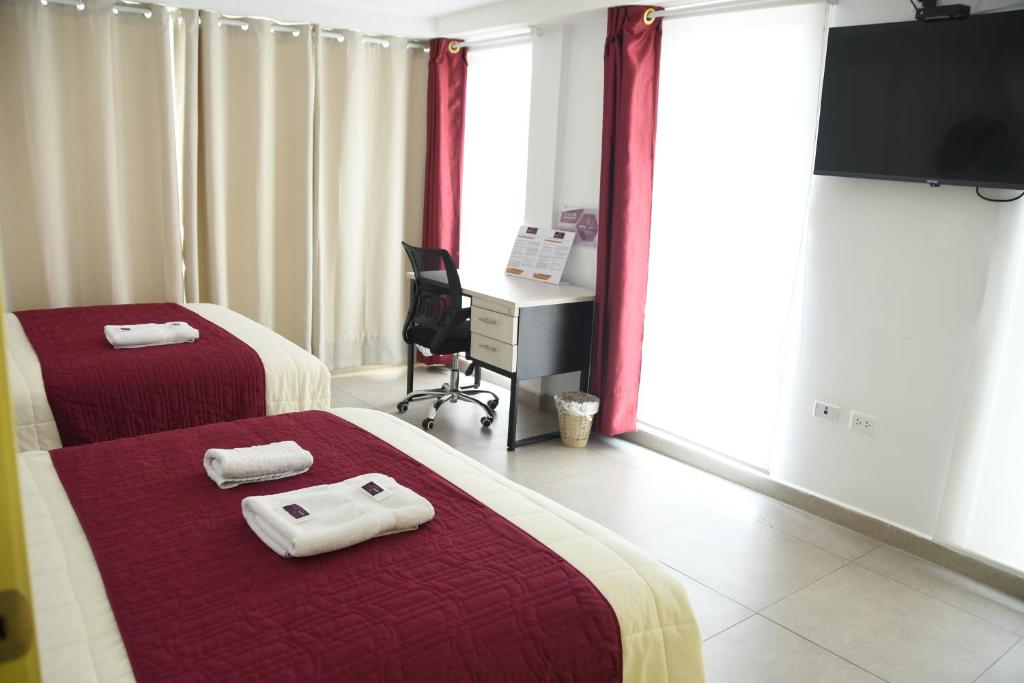 Postel nebo postele na pokoji v ubytování HOSTAL VERONA