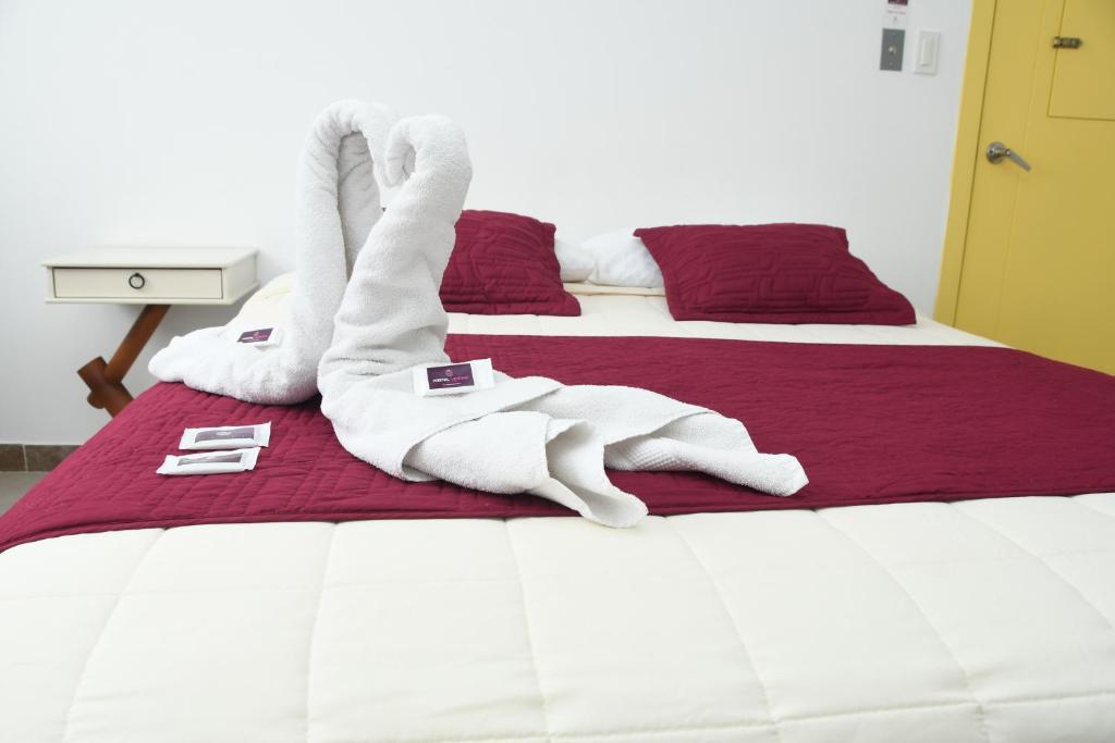 Postel nebo postele na pokoji v ubytování HOSTAL VERONA