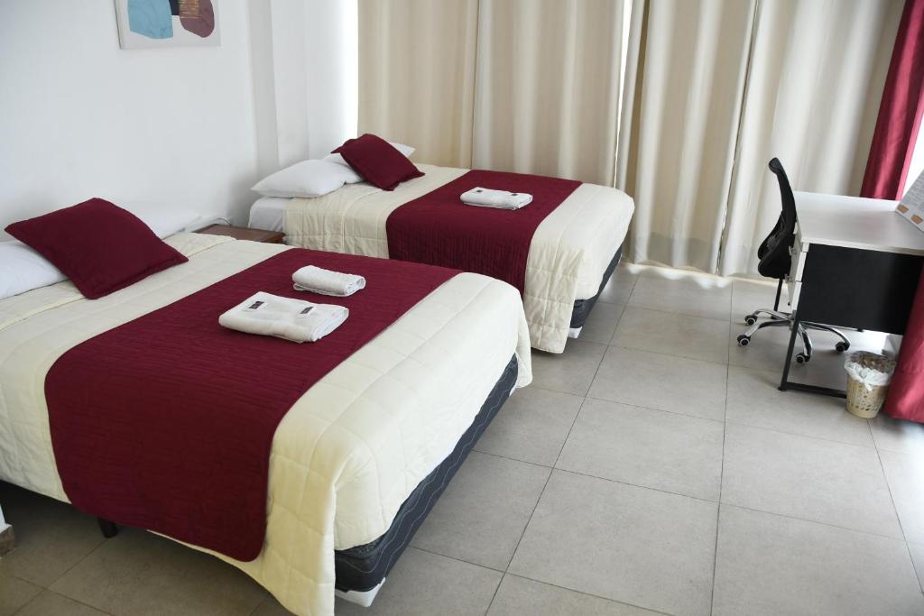 Postel nebo postele na pokoji v ubytování HOSTAL VERONA