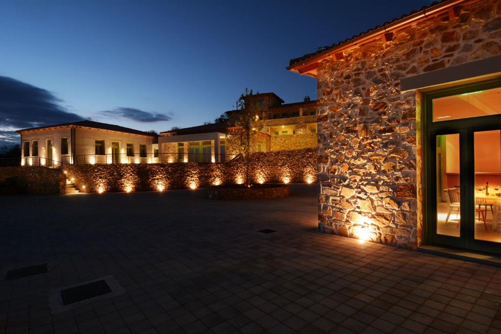 a building with lights on the side of it at night at Foresta in Medias Mores in Vlakhokeraséa