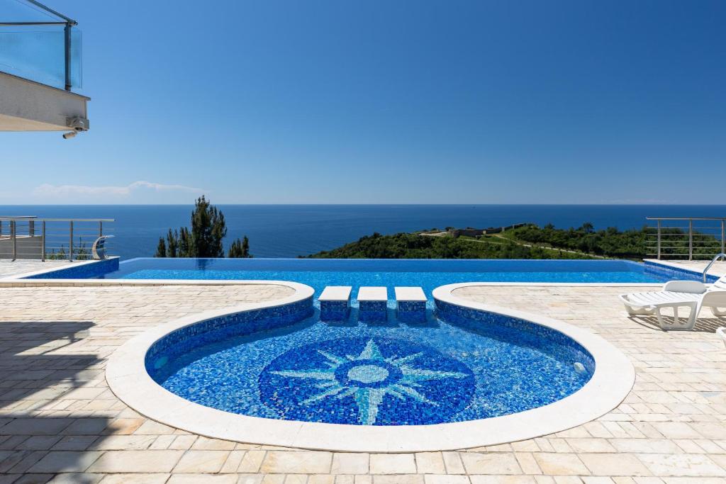 Πισίνα στο ή κοντά στο Tophill Altezza Premium - best view and pool