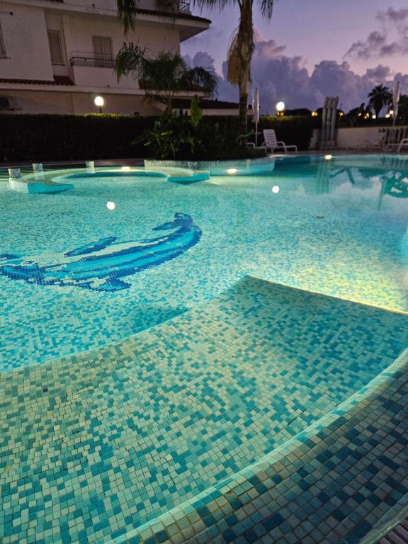 The swimming pool at or close to Graceland rooms and suites
