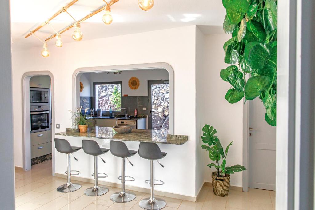 Kuchyň nebo kuchyňský kout v ubytování Luxus Villa mit 5 Schlafzimmern, Heated Pool, PS4, Fitnessraum