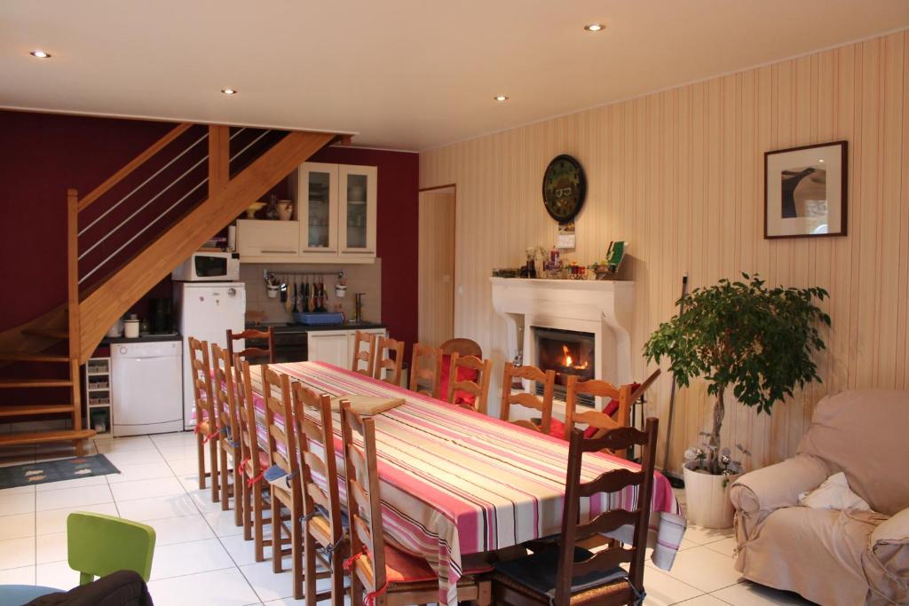 Kuchyň nebo kuchyňský kout v ubytování Maison Familiale À Recey-Sur Ource