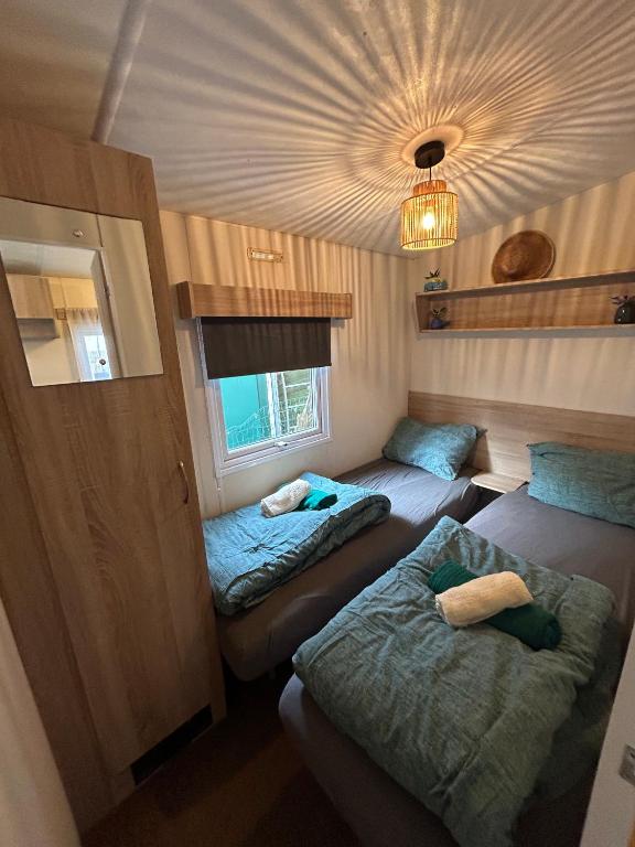 Postel nebo postele na pokoji v ubytování Boshuisje met sauna in Hoenderloo