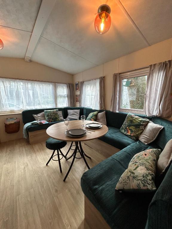 Posezení v ubytování Boshuisje met sauna in Hoenderloo