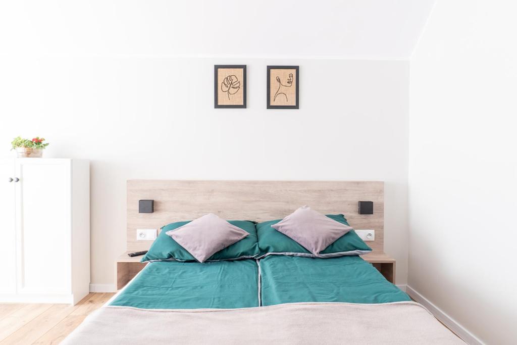 Postel nebo postele na pokoji v ubytování Domki i Apartamenty Kacper- Świetna lokalizacja blisko plaży