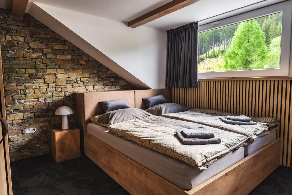 Postel nebo postele na pokoji v ubytování Luxusní Apartmán Domovjanka - SKALKA FAMILY