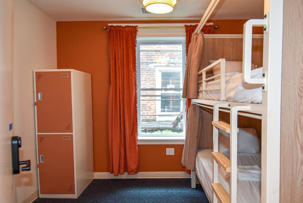 Kuchyň nebo kuchyňský kout v ubytování Caravan Hostel DC