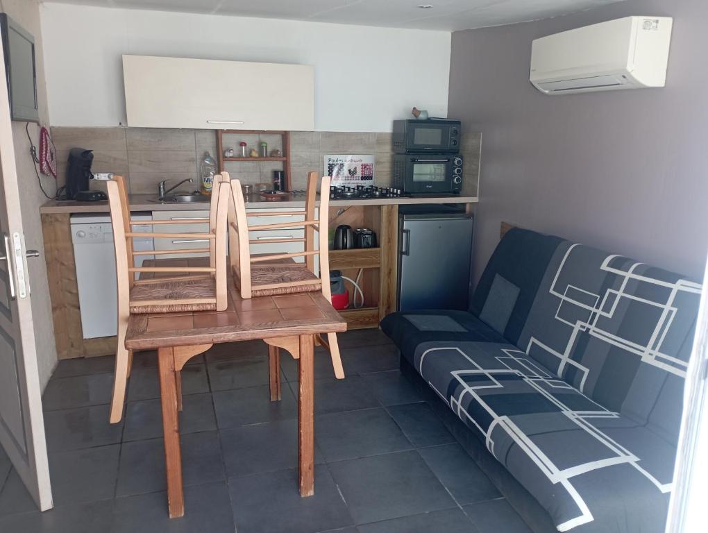 Kuchyň nebo kuchyňský kout v ubytování Gîte à la ferme