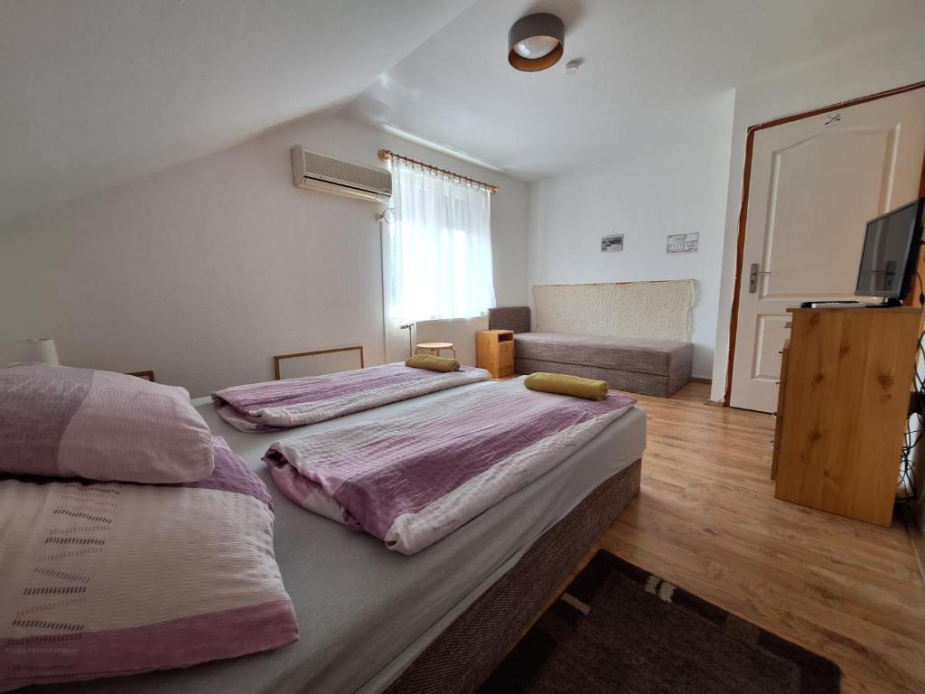 Lila Akác Vendégház Esztergom - Triple Room