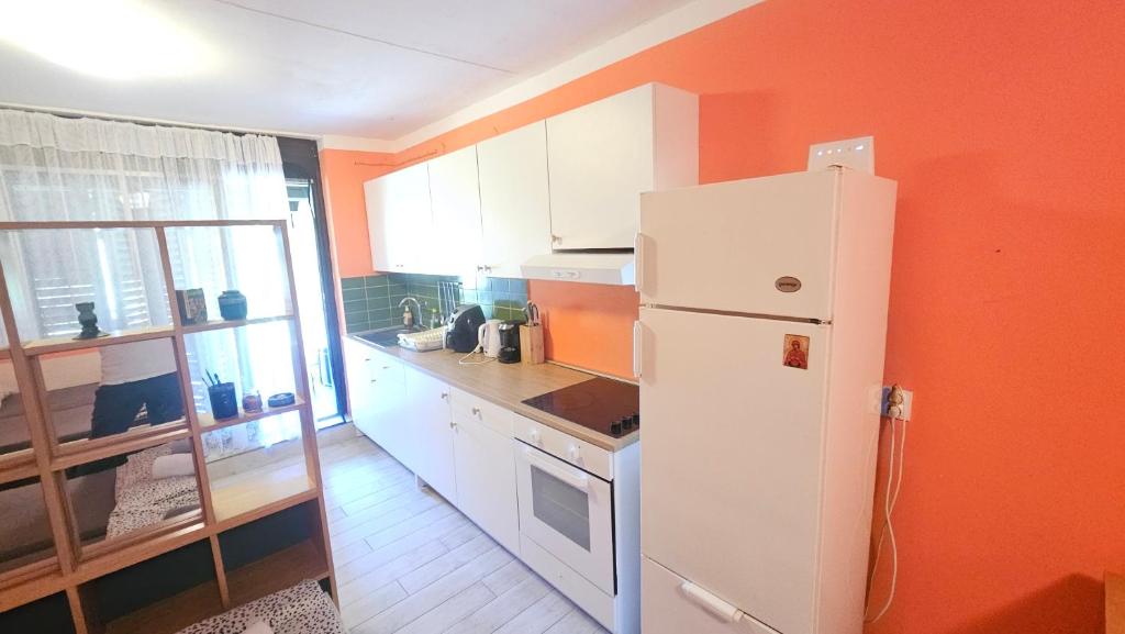 Kuchyňa alebo kuchynka v ubytovaní Simic Studio Apartment
