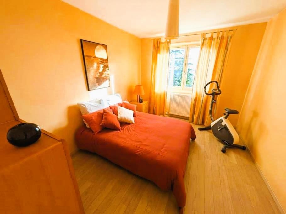Postel nebo postele na pokoji v ubytování Villa avec piscine et vue panoramique