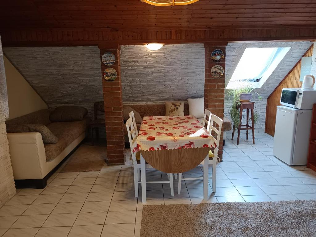 Kuchyň nebo kuchyňský kout v ubytování Karolina Apartment