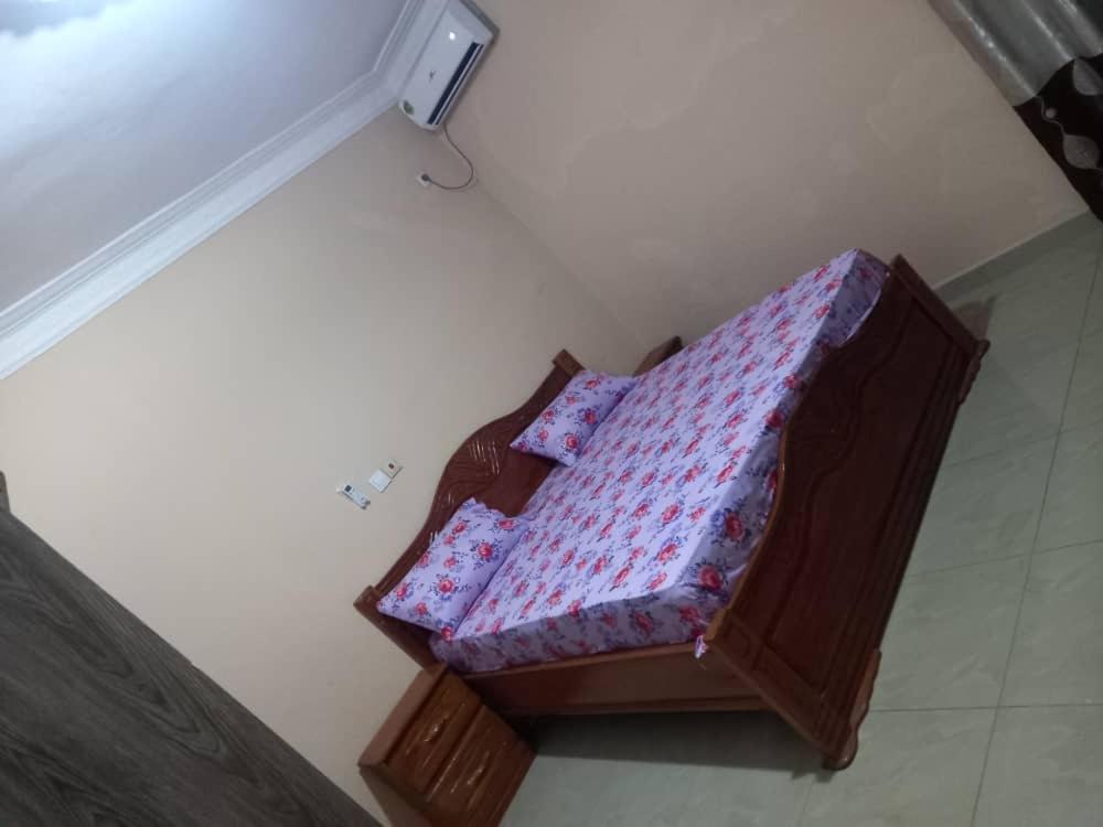Call girl in Conakry