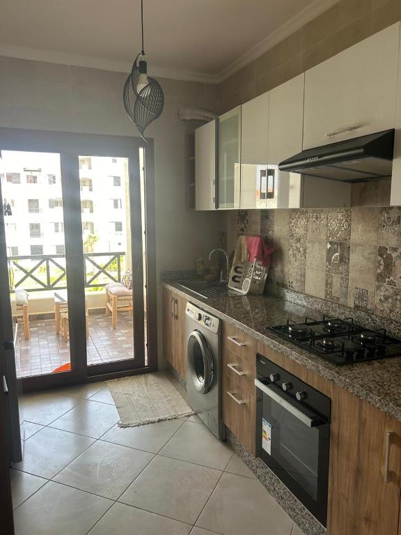 Kuchyň nebo kuchyňský kout v ubytování Superbe appartement neuf en résidence avec piscine
