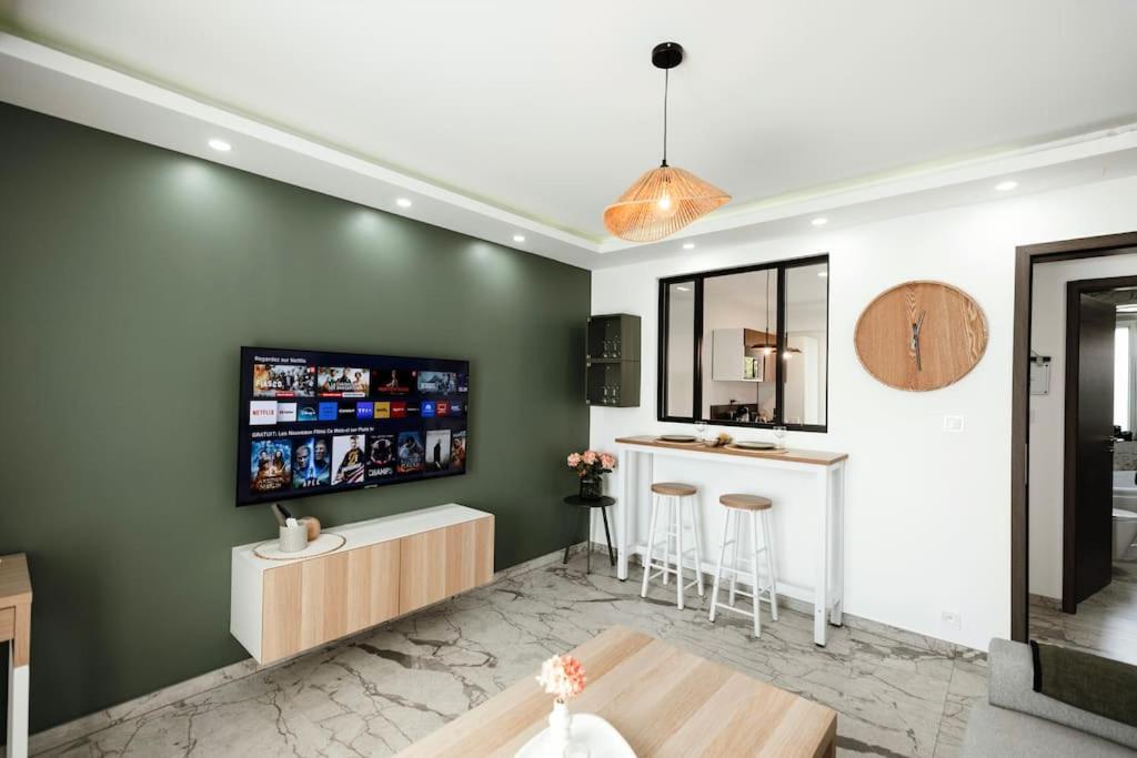 Royale Lumineux Jacuzzi Parking privé – photo 17