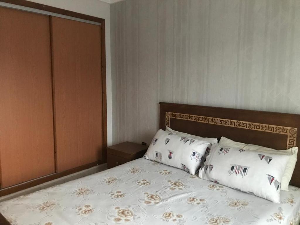Postel nebo postele na pokoji v ubytování Urban Oasis
