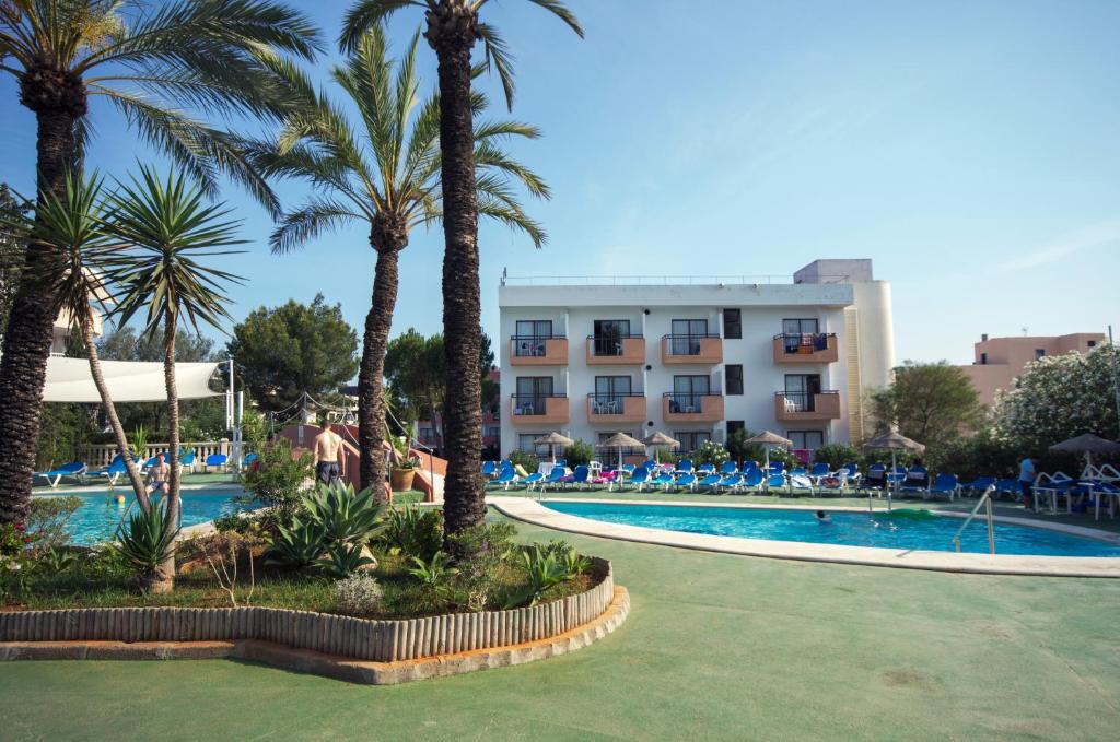 azuLine Hoteles Mar Amantis & II, Bahia de Sant Antoni ...