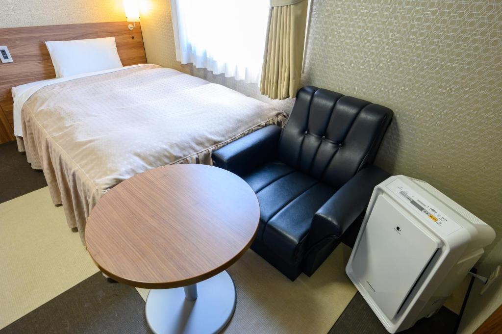 Postel nebo postele na pokoji v ubytování Hotel Econo Kameyama