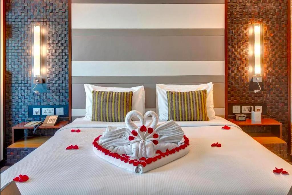 เตียงในห้องที่ Metropolitain Dubai Hotel - Junior Suite - UAE