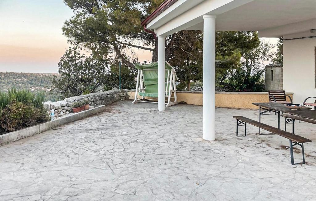 A balcony or terrace at Nice Home In Modica With Wifi
