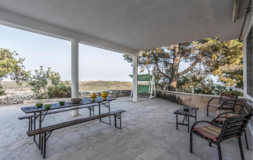 A balcony or terrace at Nice Home In Modica With Wifi