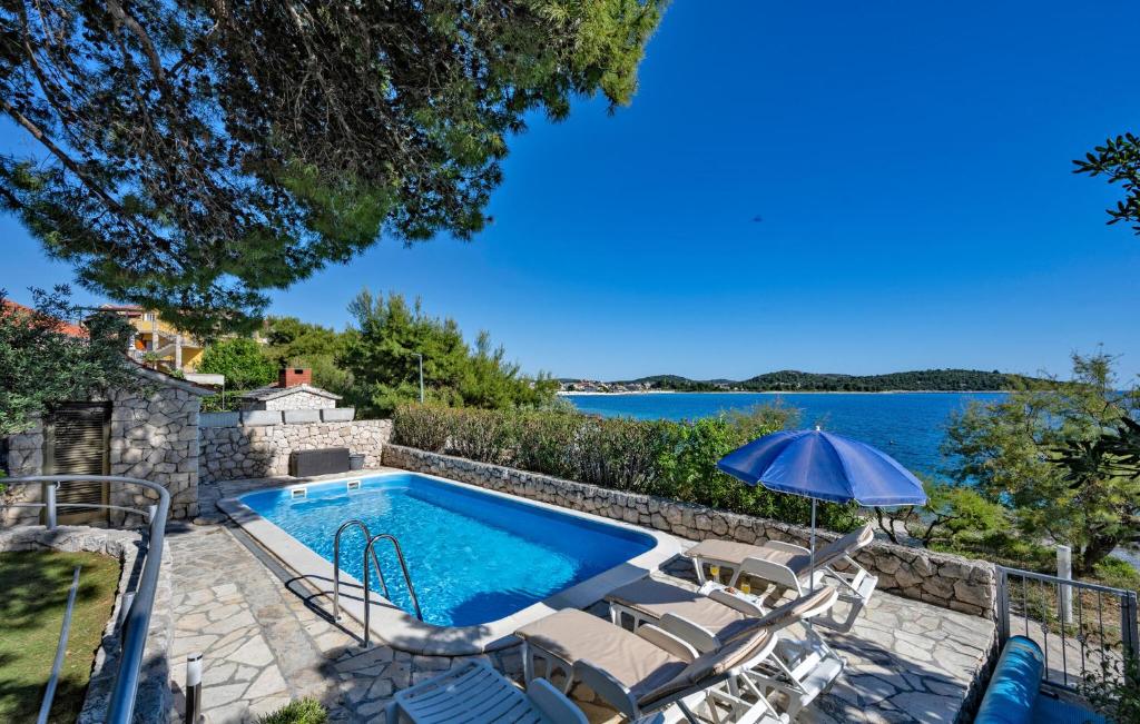 Four-Bedroom Holiday Home In Rogoznica