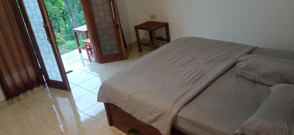 Ein Bett oder Betten in einem Zimmer der Unterkunft Tetebatu Fullmoon