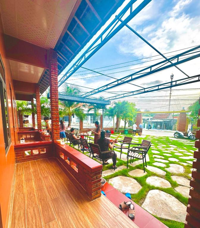 Restaurace v ubytování Bình Minh Homestay - Dốc Lết