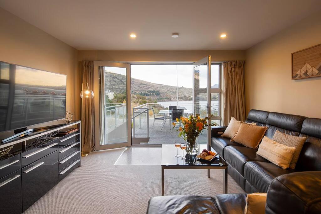 Remarkable Apt Pet Friendly Lake Views Garage, Queenstown (updated