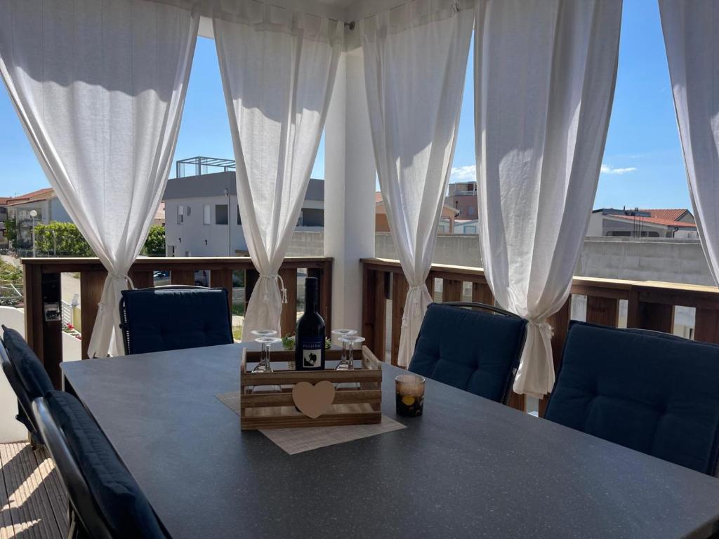 Balkón alebo terasa v ubytovaní Sinisa Apartman Vir