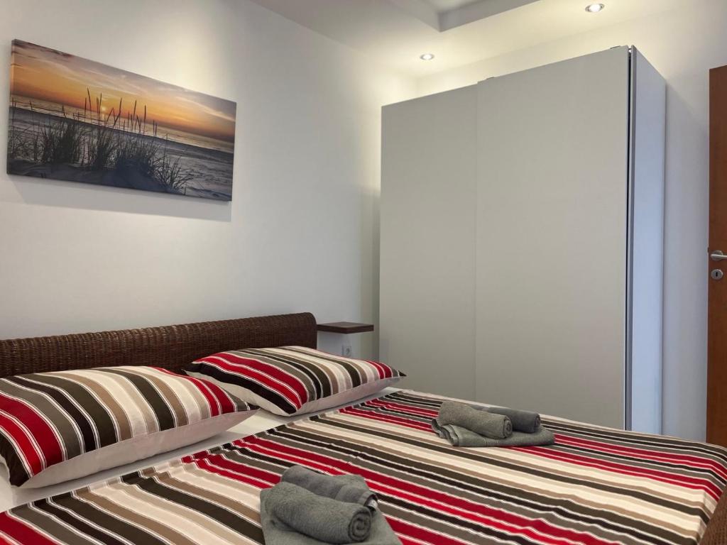 Posteľ alebo postele v izbe v ubytovaní Sinisa Apartman Vir