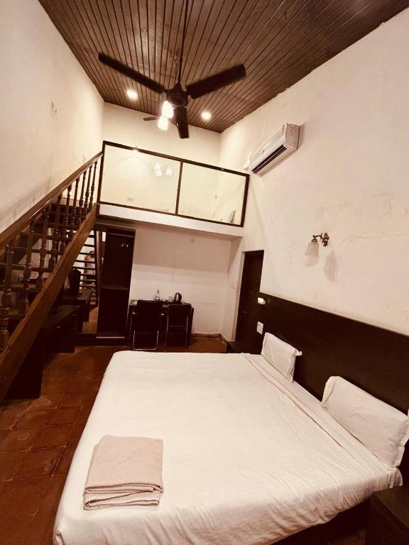matheran Green field Resorts - Habitación Cuádruple Dúplex