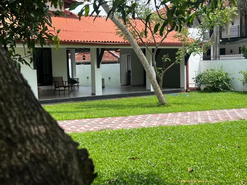 Κήπος έξω από το Kevzz Villa Negombo