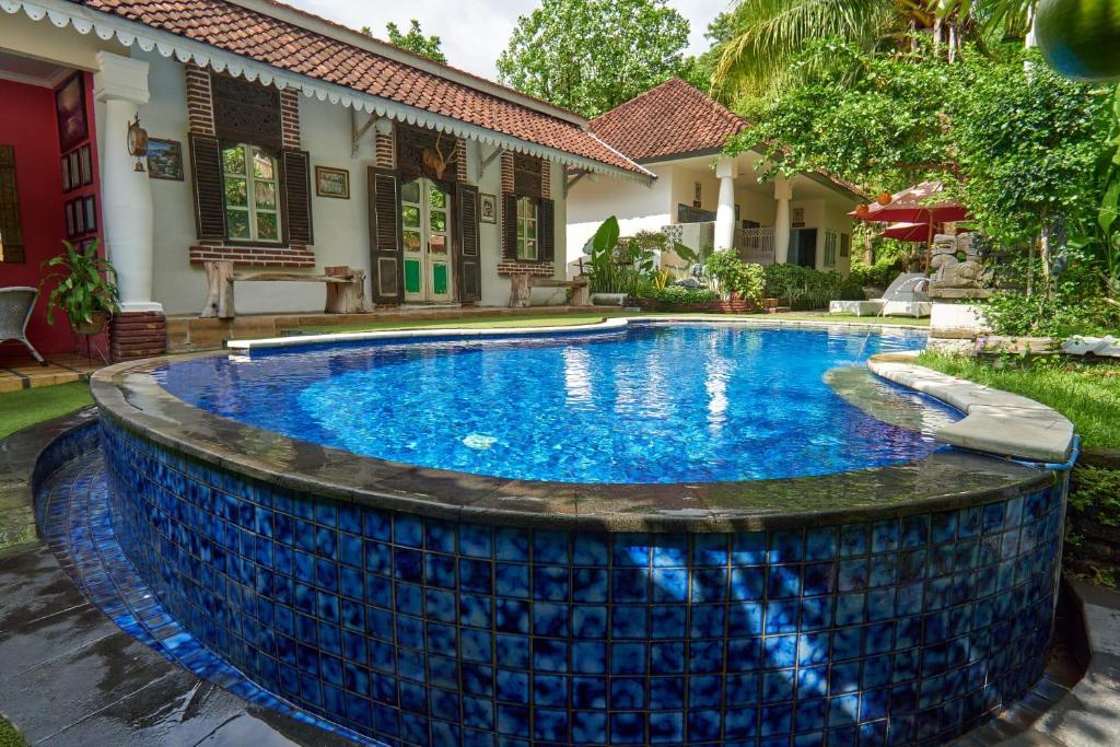 Swimming pool sa o malapit sa Attara Heritage Senggigi
