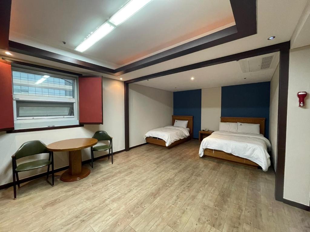 Postel nebo postele na pokoji v ubytování Benikea Daelim Hotel