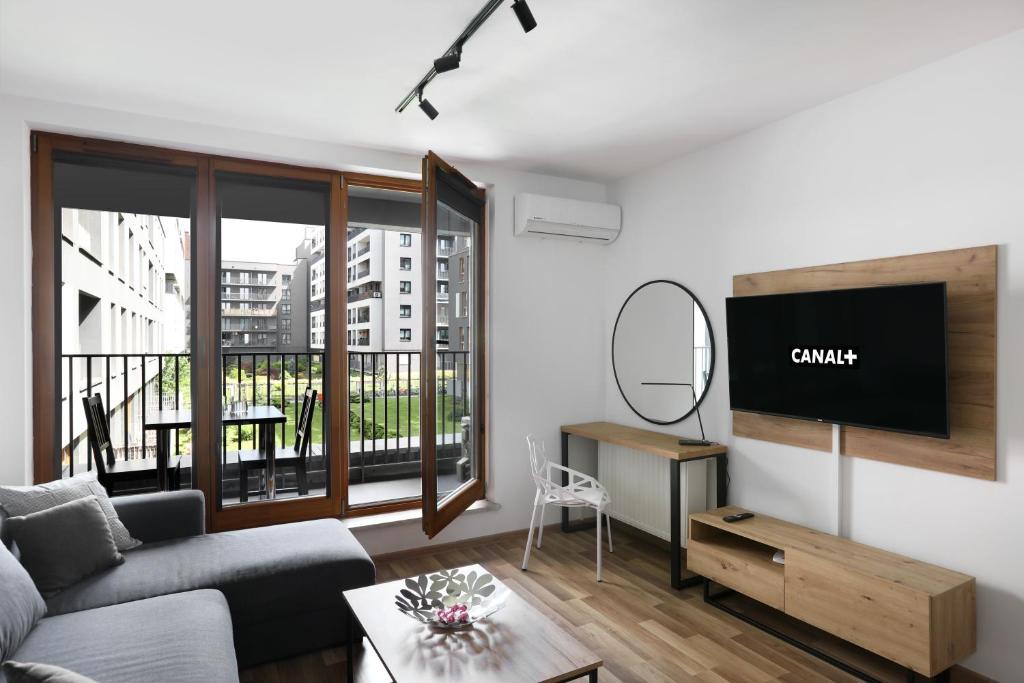 Televízia a/alebo spoločenská miestnosť v ubytovaní Luxury Apartment Zablocie WiFi Air Conditioning