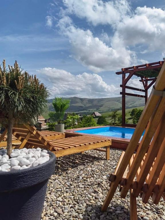 Bazen u ili blizu objekta Rustic dream MIA