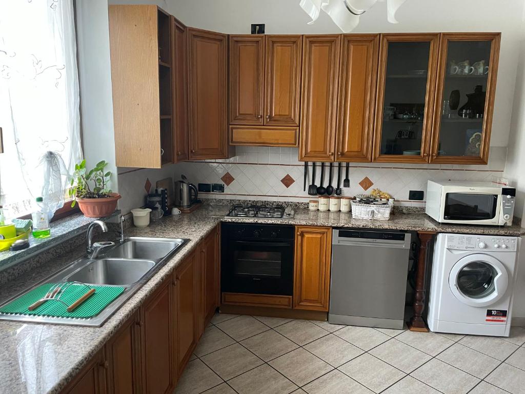 A kitchen or kitchenette at Villa near Milan & Rho Fiera