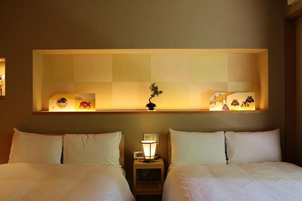 Postel nebo postele na pokoji v ubytování Hotel Rakurakuan
