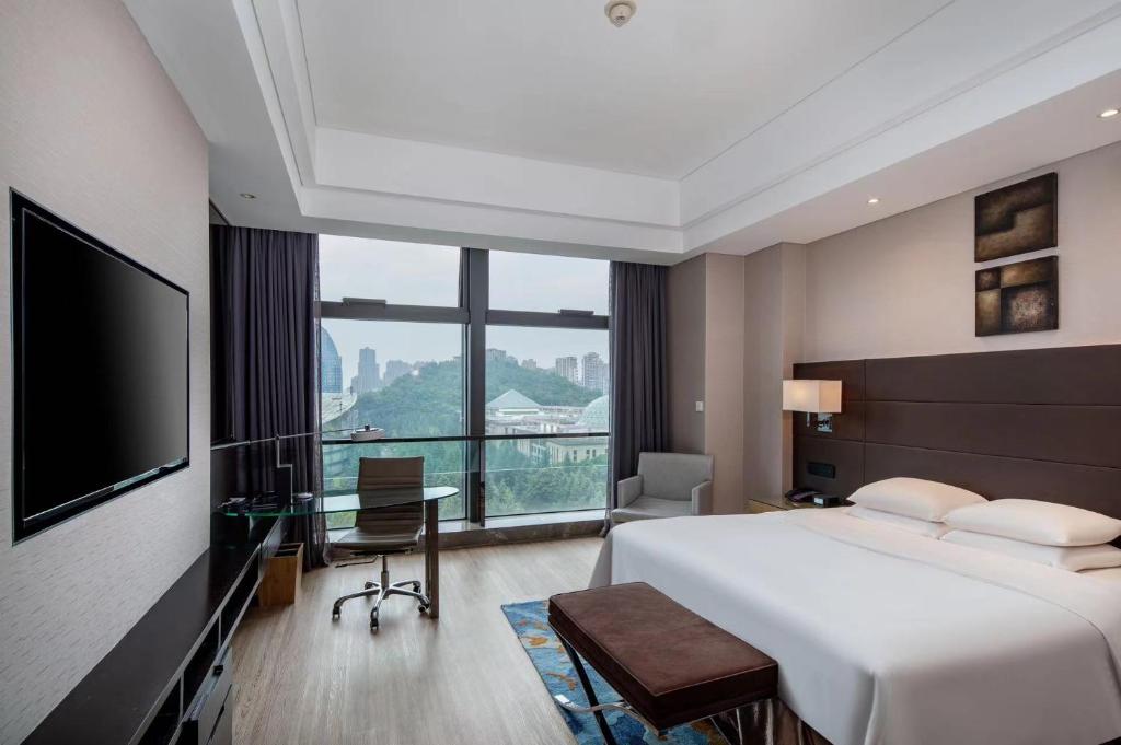 Renaissance Guiyang Hotel - Chariman King Suite With City View - Club Level