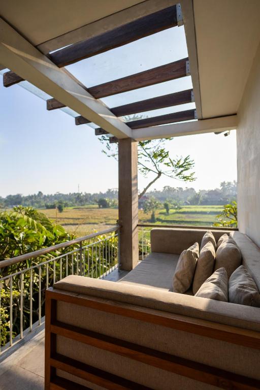 Prabhu Ubud Villa - One Bedroom Balcony With Rice Field View