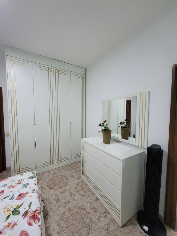 Postel nebo postele na pokoji v ubytování Private room on a shared apartament near Durres beach