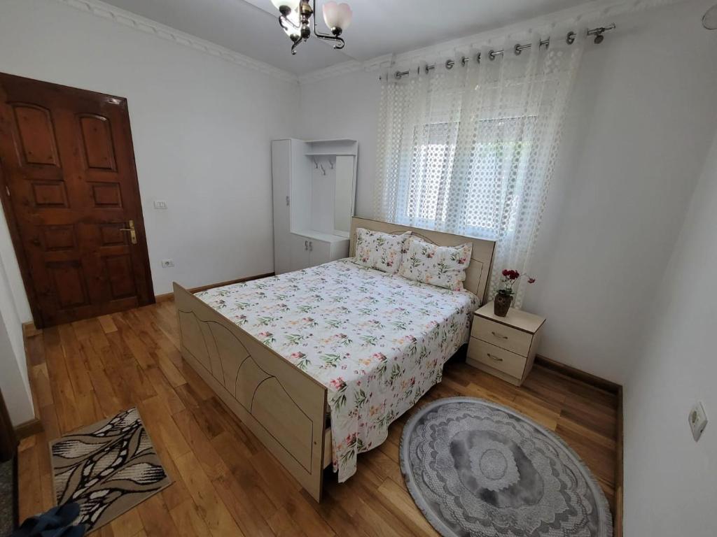 Postel nebo postele na pokoji v ubytování Private room on a shared apartament near Durres beach