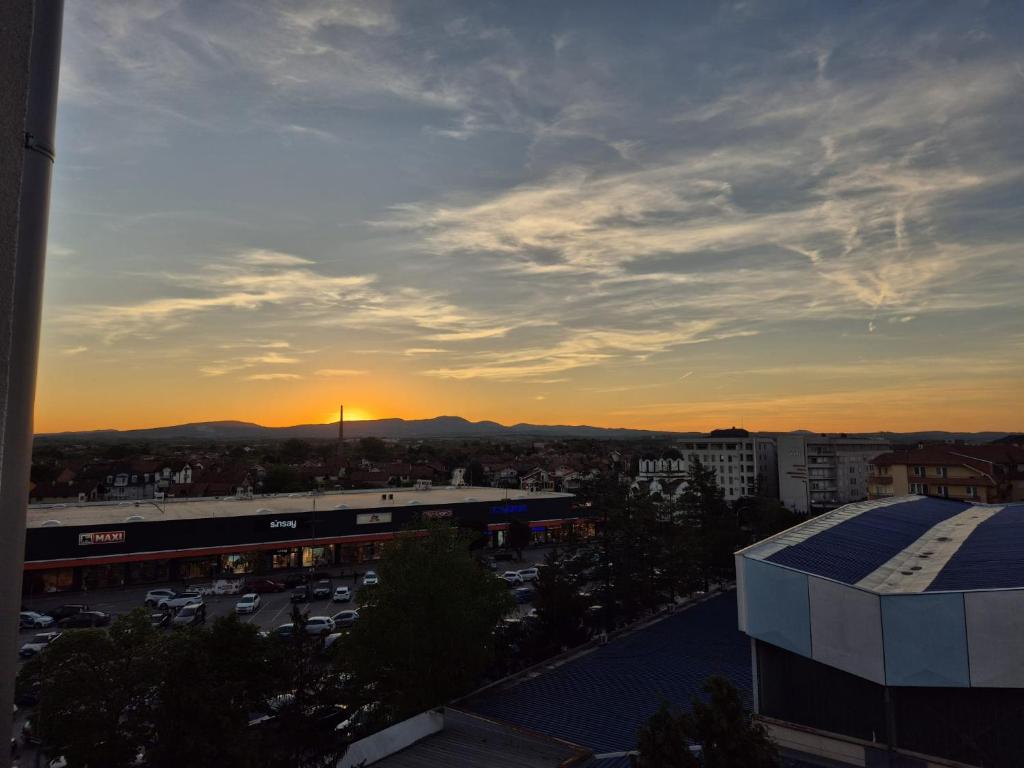 Východ nebo západ slunce při pohledu z apartmánu nebo okolí
